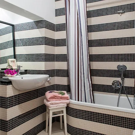 Sleeps 11 Air Con Wifi Villa