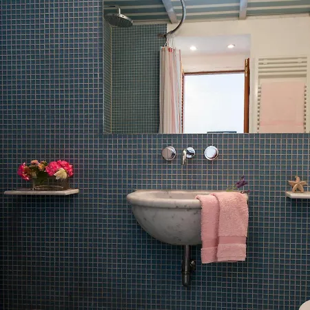 Sleeps 11 Air Con Wifi Villa