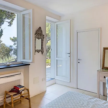 Sleeps 11 Air Con Wifi Villa